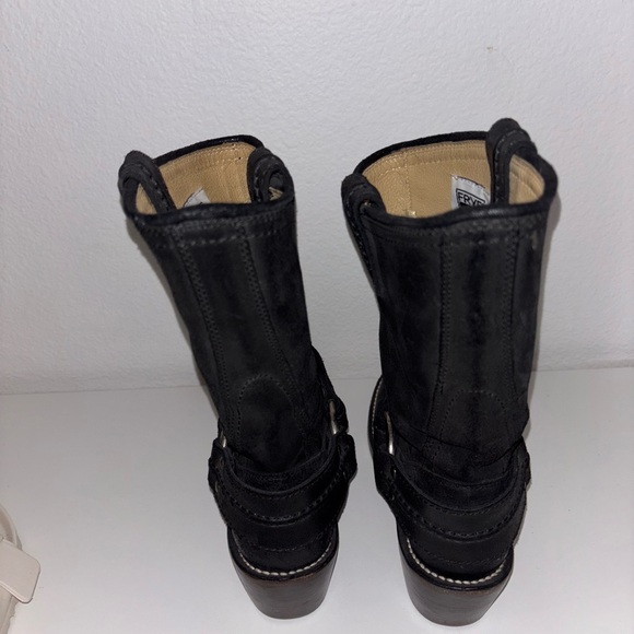 Frye Carmen Harness Boots Black Textured Leather Heel Moto Biker Size 6 B 77374 - Picture 3 of 8